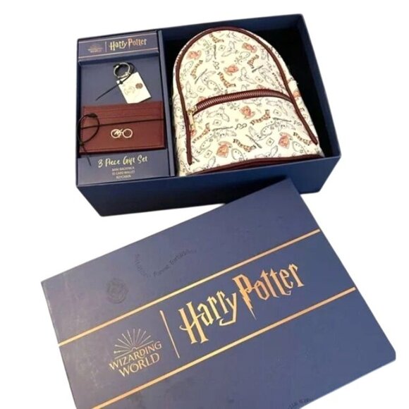 Harry Potter Wizarding World Of 3 Piece Gryffindor Mini Backpack Gift Set - NEW! - Picture 1 of 12